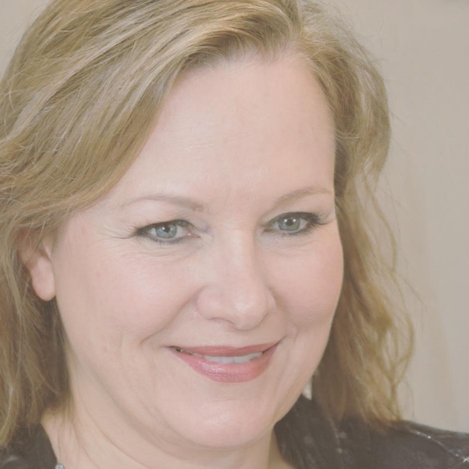 Penelope Harwick-Stone, Senior Financial Education Specialist